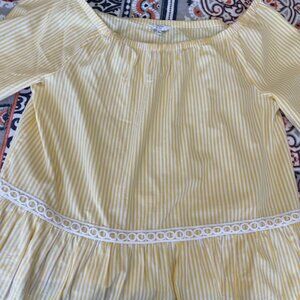 Ladies Medium off the shoulder top